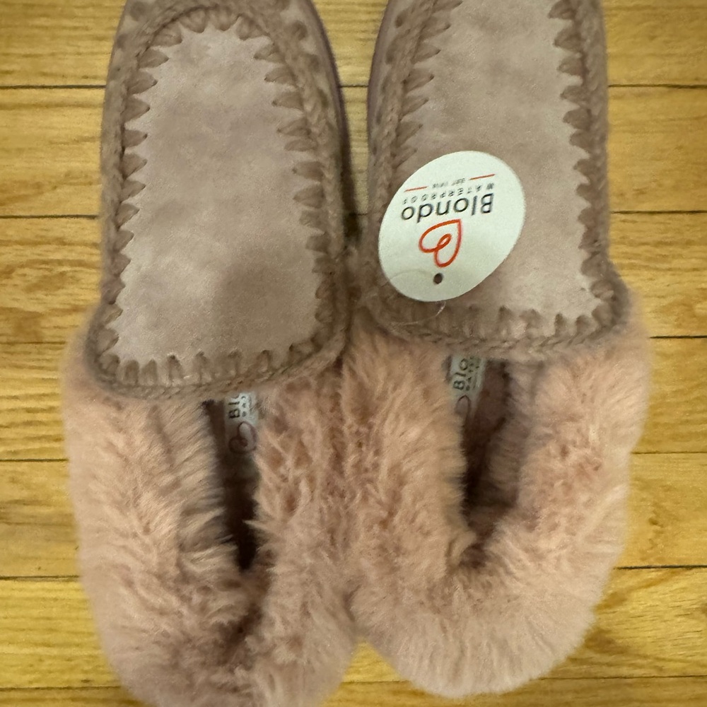 Blondo Women's Plush Slip-On Slippers in Dusty Pink
